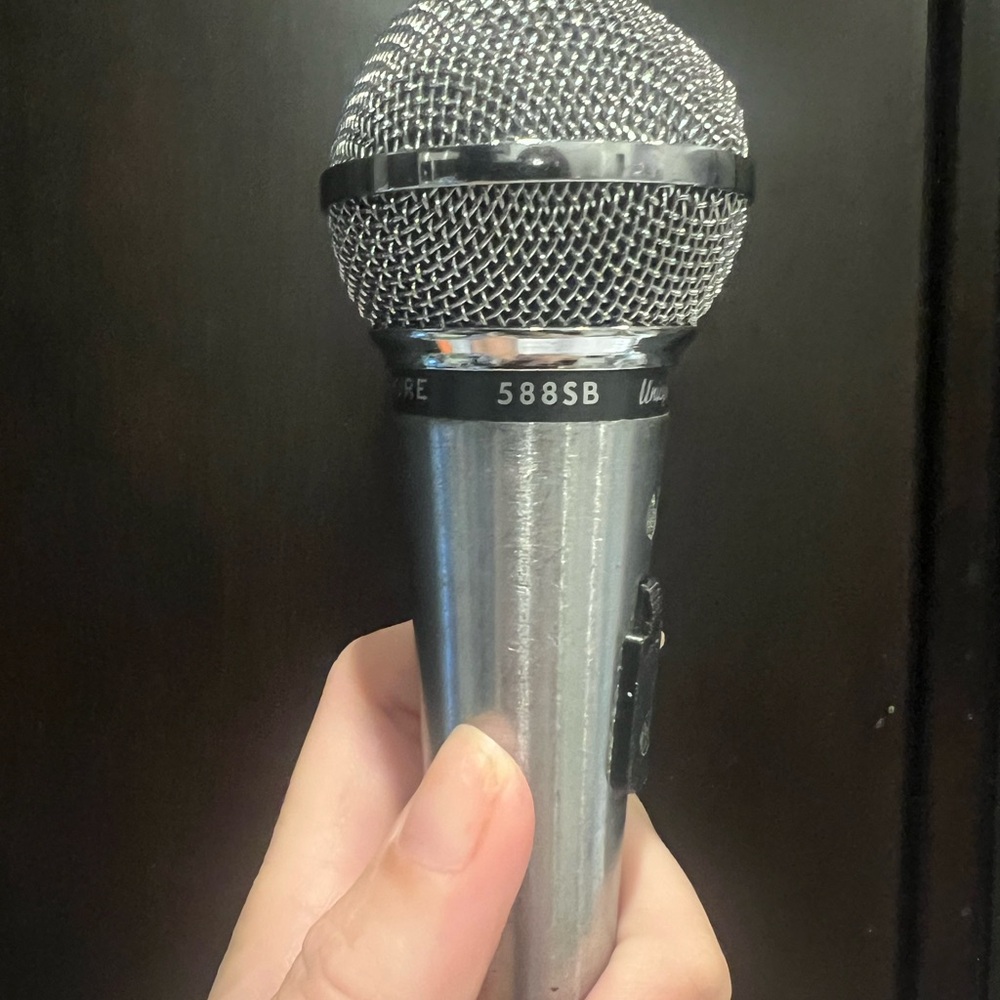 Shure Unisphere Dynamic 588SB Professional Wired Microphone - Picture 2 of 7